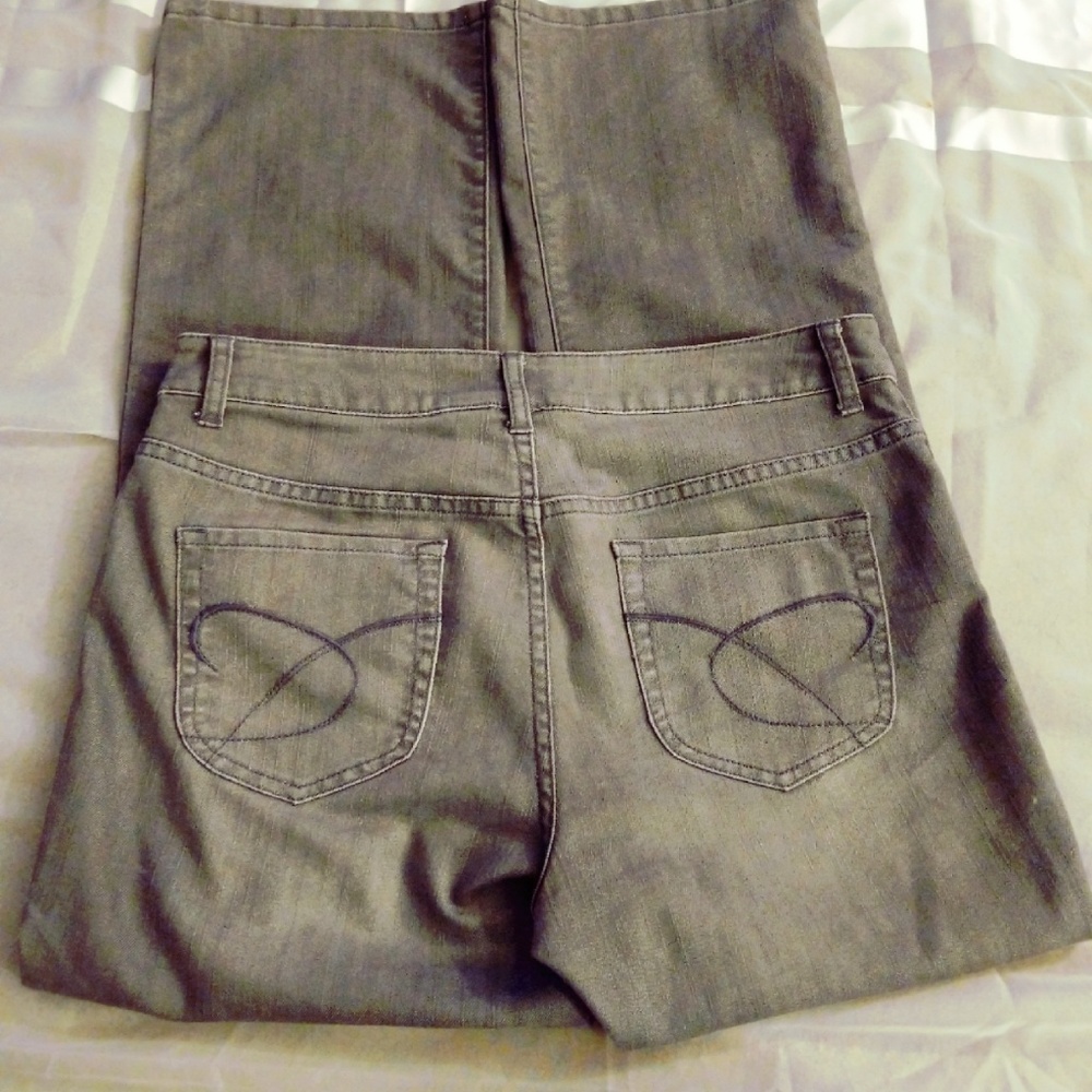 ⬇️$18 HOST PICK,Chico's boot cut platinum jeans.